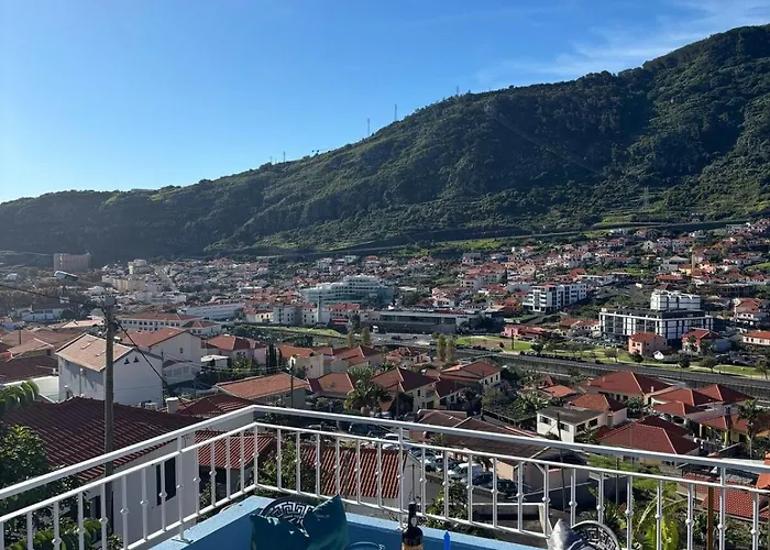 Sea & Mountain View In Appartement