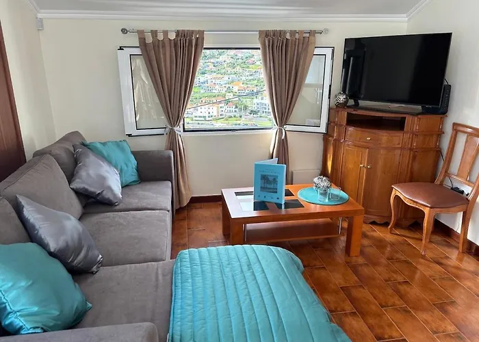 Apartment Sea & Mountain View In