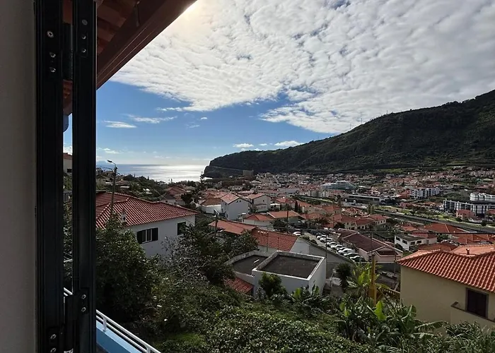 Sea & Mountain View In * Machico (Madeira)