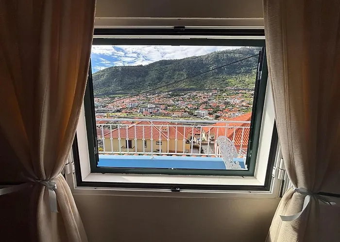 Sea & Mountain View In Appartement Machico (Madeira)