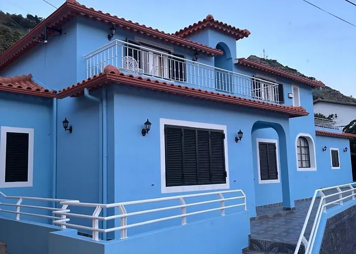 Sea & Mountain View In Machico (Madeira)