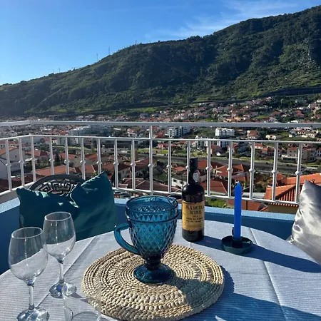 Sea & Mountain View In Apartment