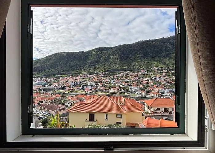 Sea & Mountain View In * Machico (Madeira)