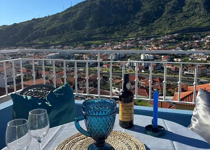 Sea & Mountain View In Apartment